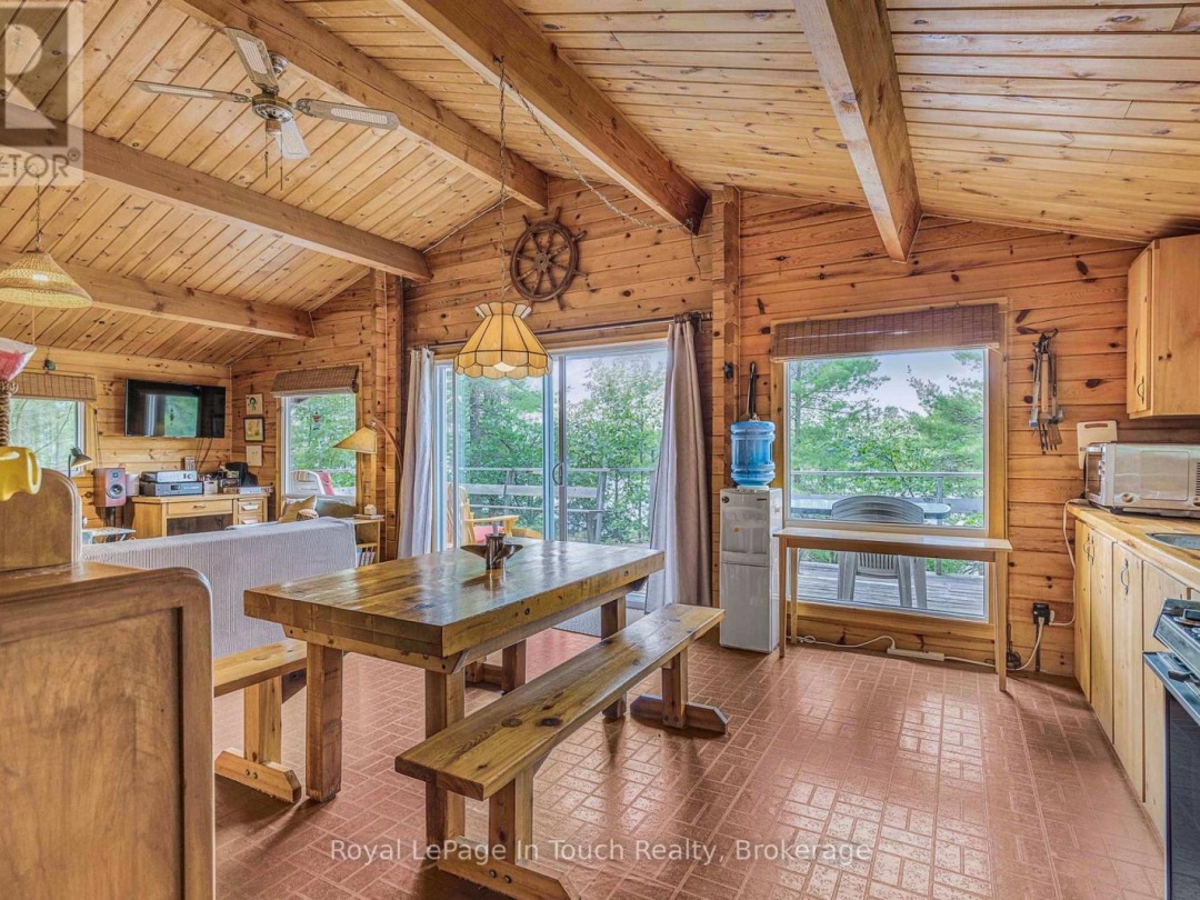 B207-10 WAHSOUNE ISLAND, Georgian Bay