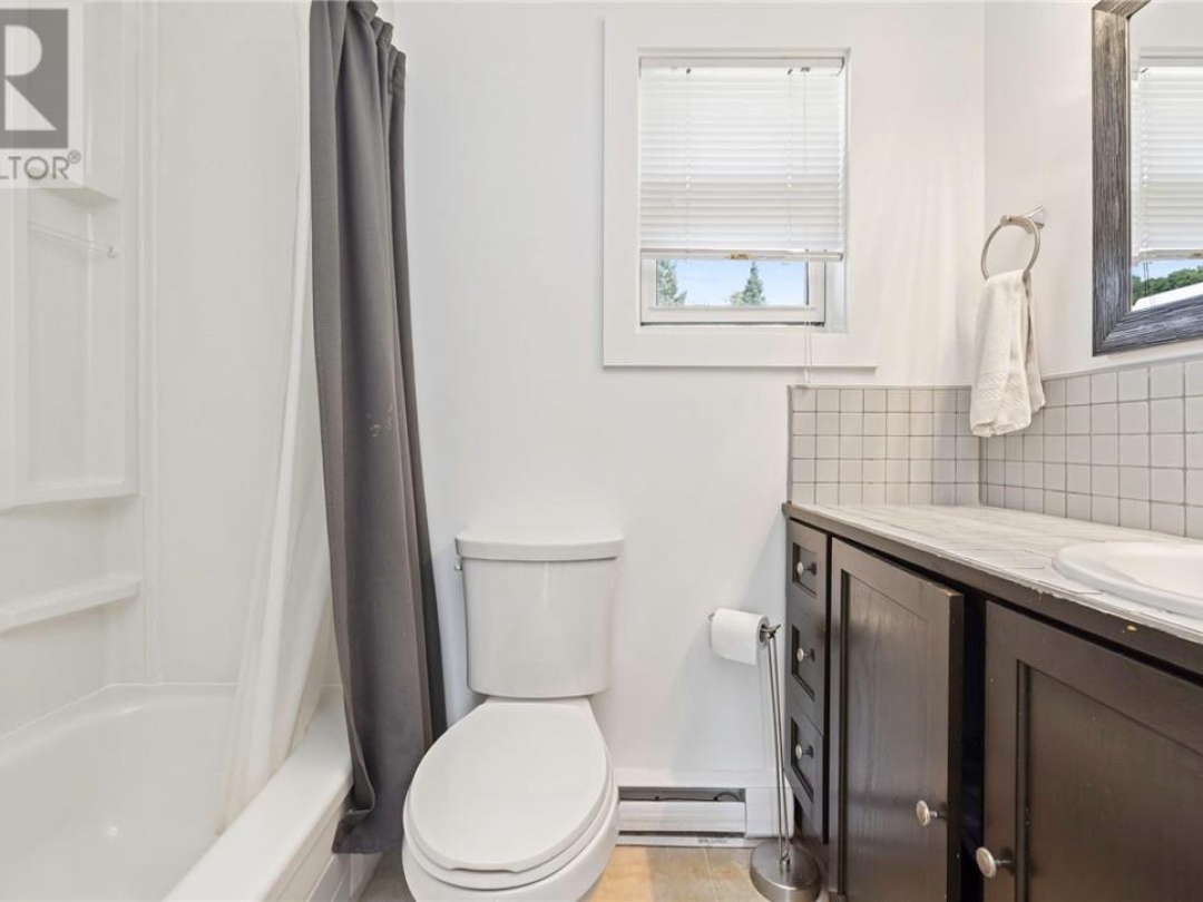 5 Hillcrest Avenue, 