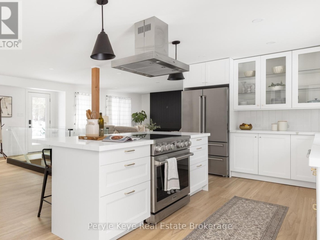 1290 CEDAR LANE, Bracebridge (Macaulay)