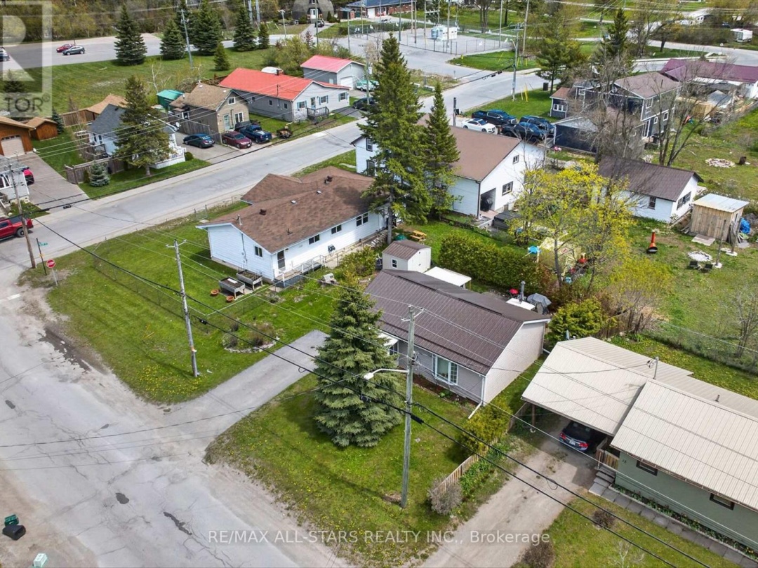 38 ELLIOT STREET, Kawartha Lakes (Fenelon Falls)