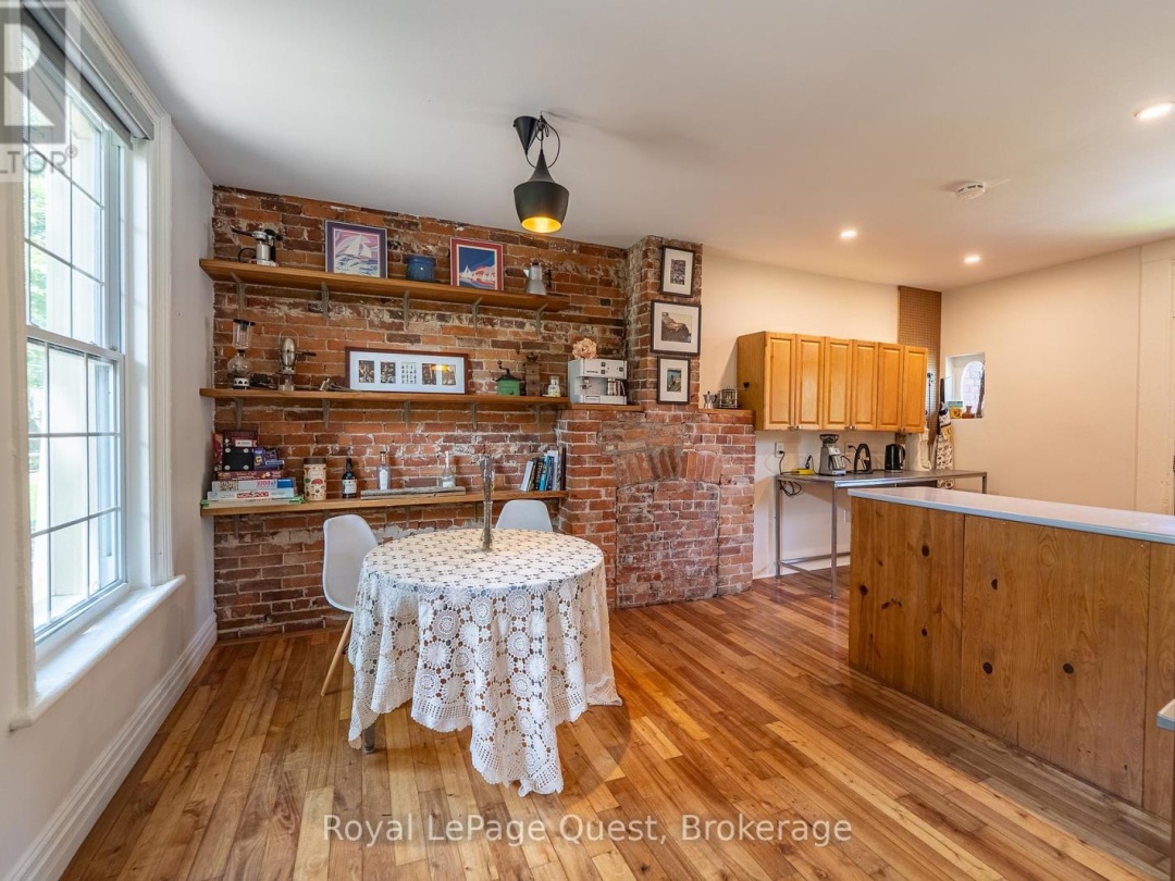 120 BRANT STREET E, 