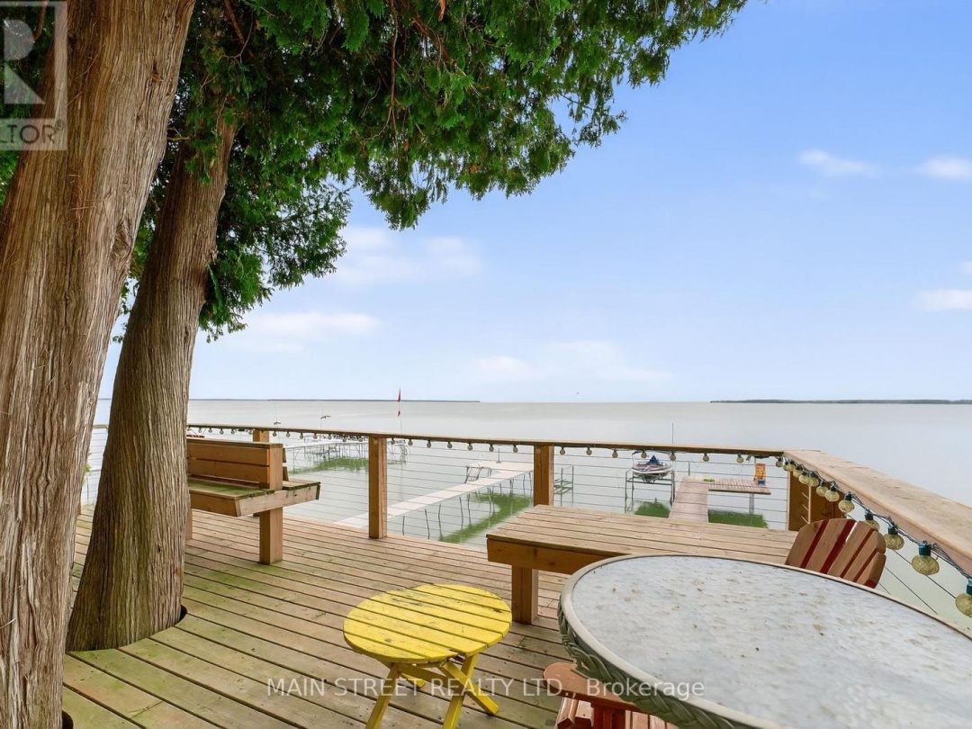142 CEDAR BEACH ROAD, Lake Simcoe
