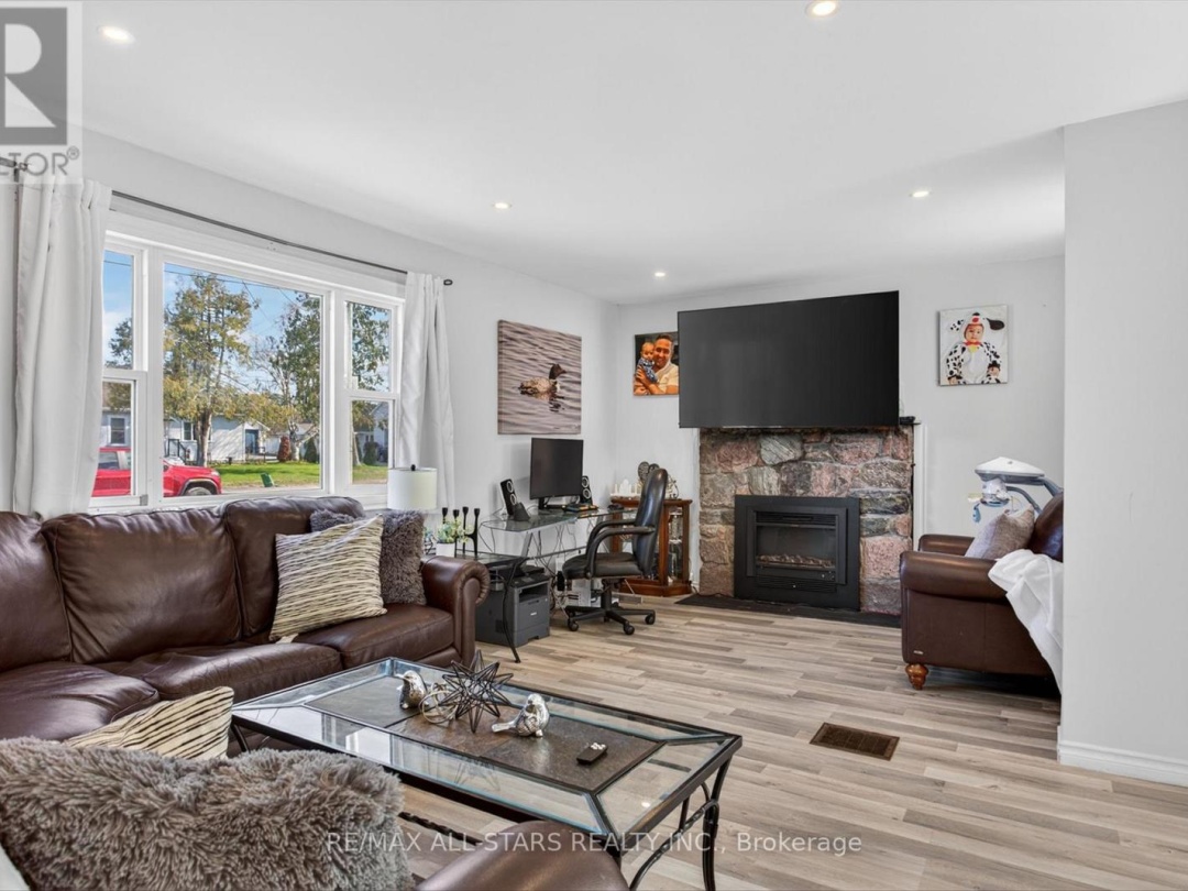 28 PRINCE STREET W, Kawartha Lakes (Bobcaygeon)