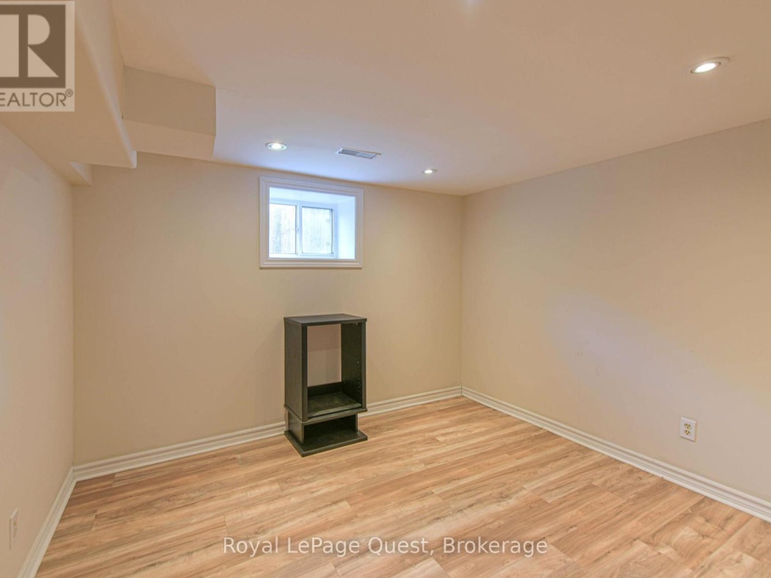 401 MISSISSAGA STREET W, 