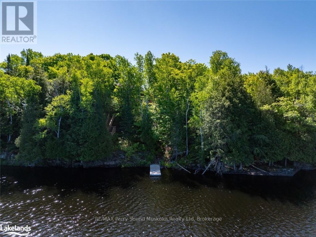 68 PINEWOOD ROAD, Long Lake