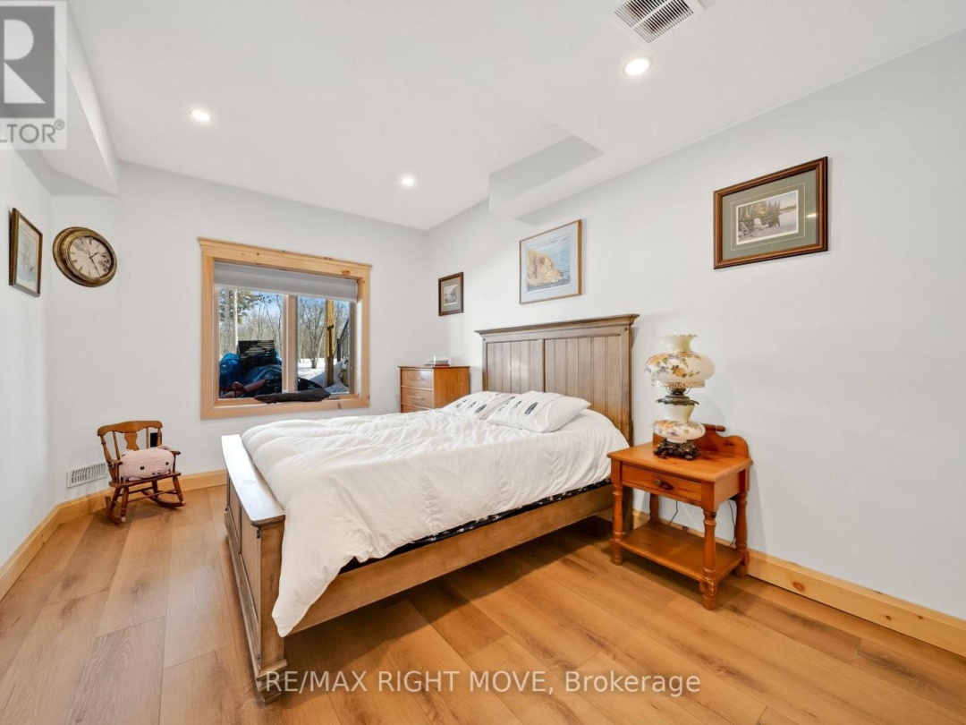 1935 MCLEOD DRIVE, Severn River