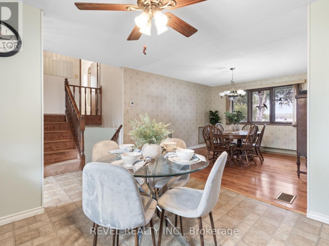 126 PINEWOOD BOULEVARD, Canal Lake