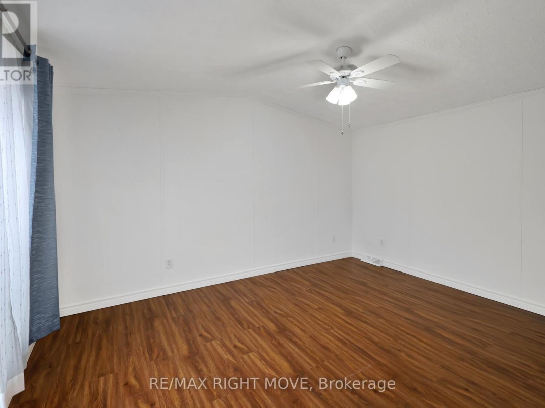 4041 ASH CRESCENT, Severn