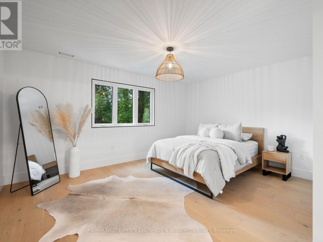 36 SIMCOE ROAD, Lake Simcoe