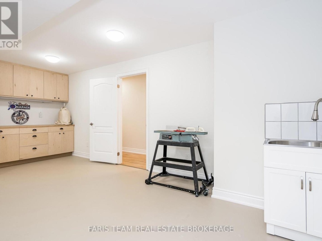 1559 RIMKEY CRESCENT, 
