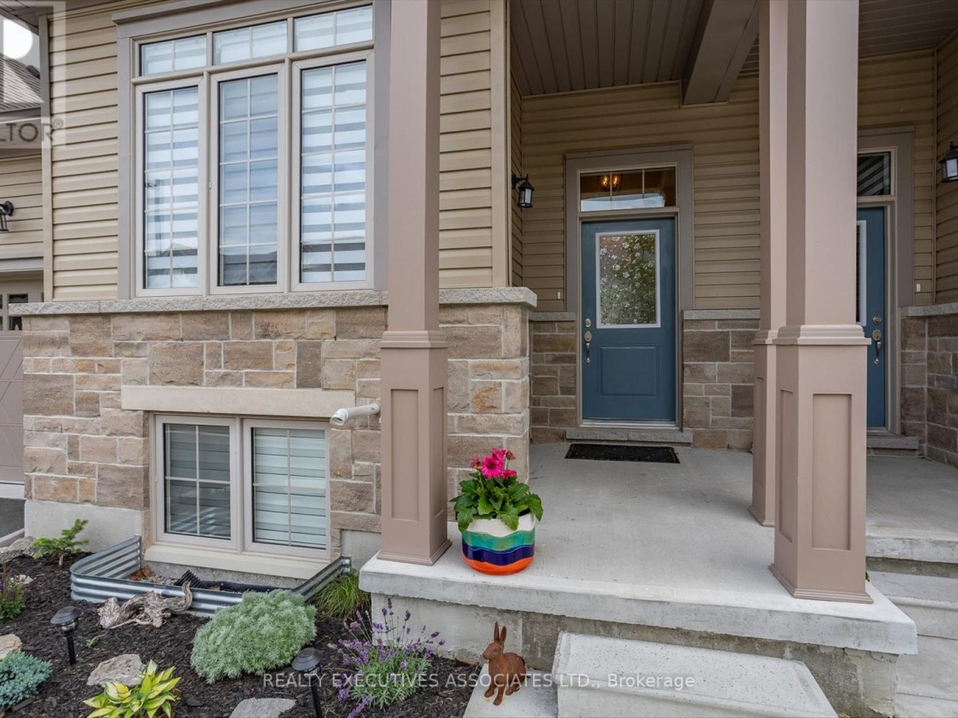 36 - 17 LAKEWOOD CRESCENT, 