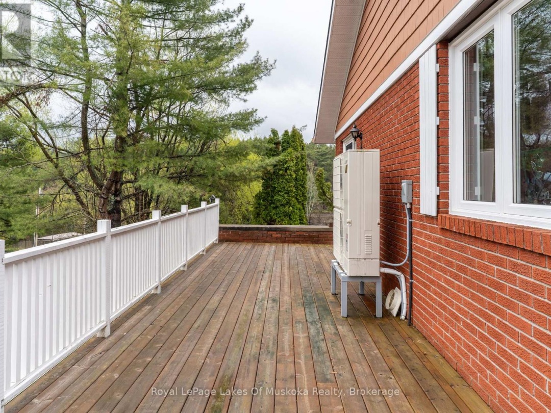 183 SANTAS VILLAGE ROAD, Muskoka River