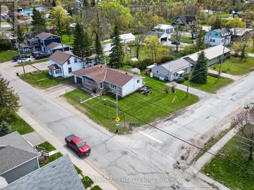 38 ELLIOT STREET, Kawartha Lakes (Fenelon Falls)