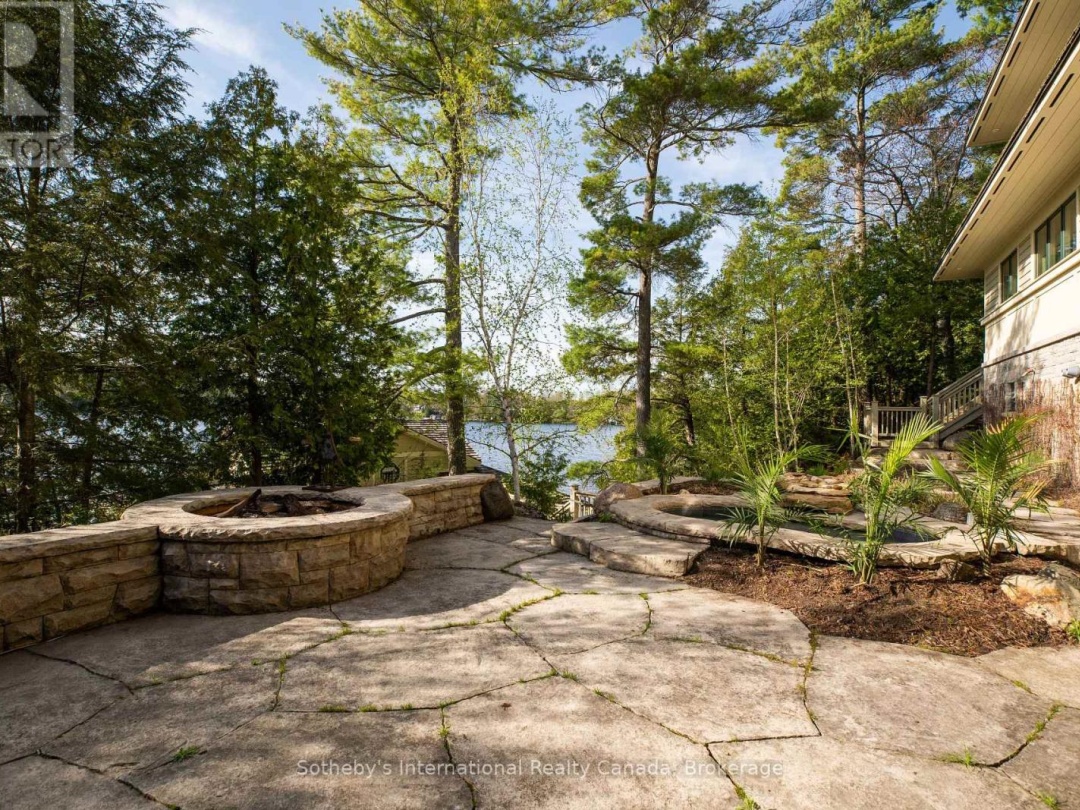 POINT COTTAGE - 1250 WALDMERE ROAD, Muskoka 