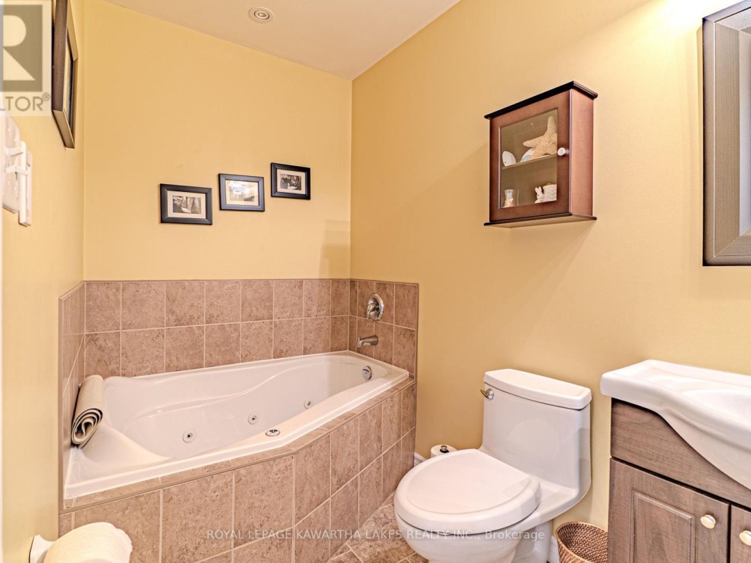 914 COUNTY RD 49, Trent Lakes