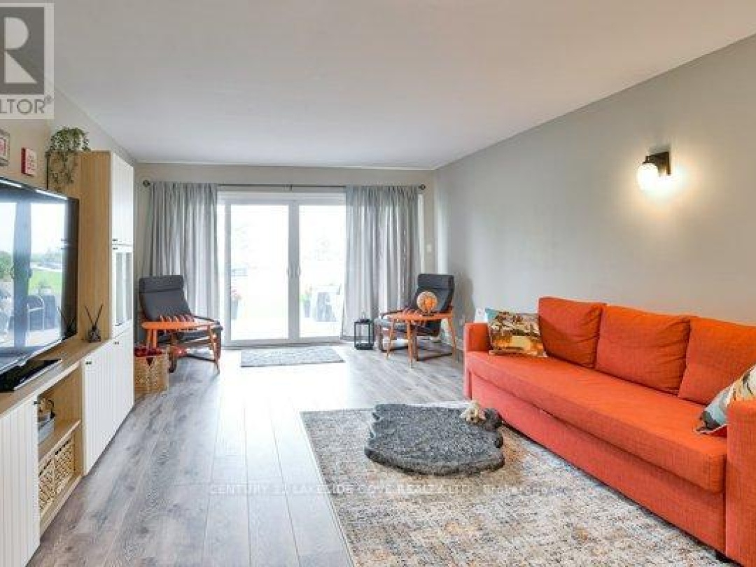 UNIT 14 - 1 PARADISE BOULEVARD, Lake Simcoe