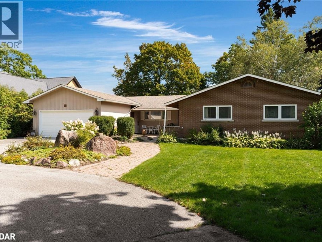 18 MAPLE Drive, 