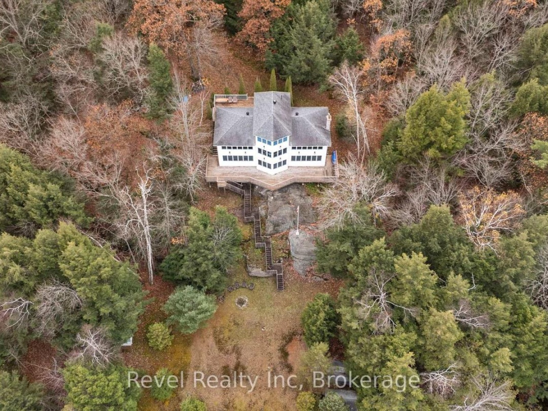 75 SILVER POINT DRIVE, Silver Lake