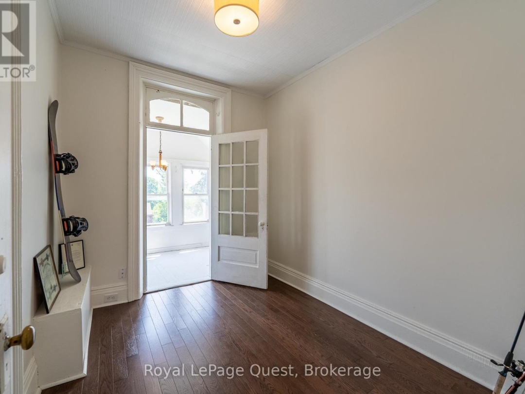 120 BRANT STREET E, 