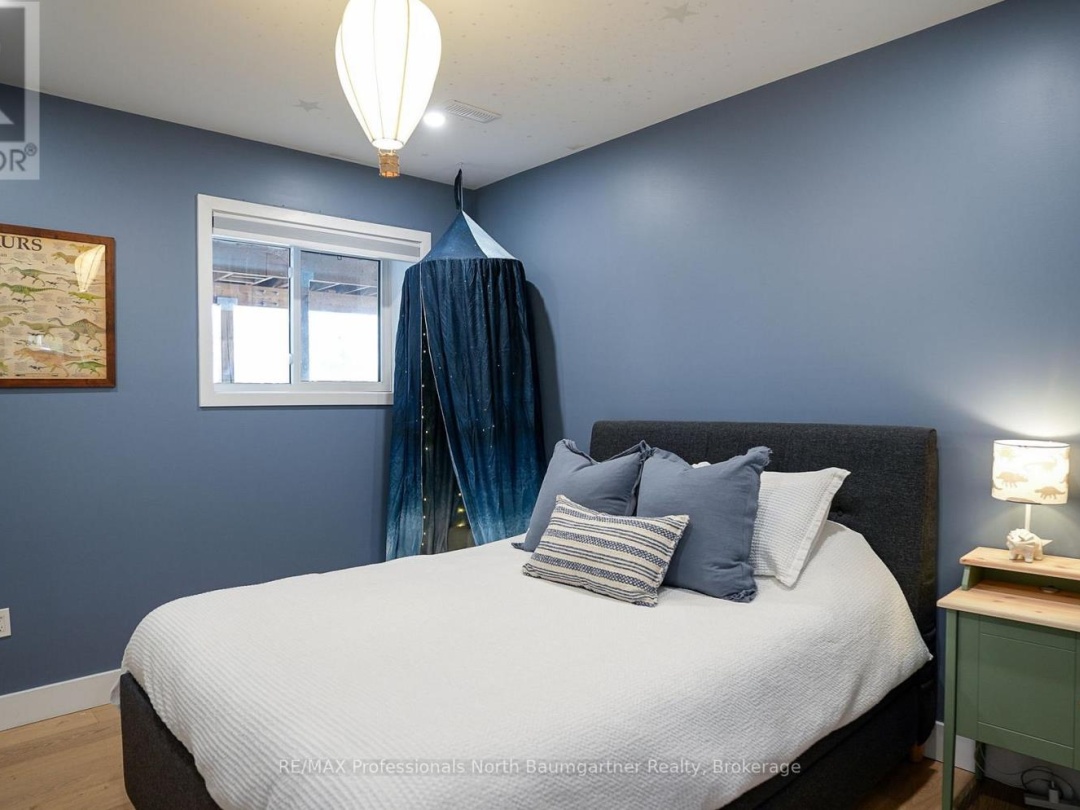 4318 GLAMORGAN ROAD, Haas Lake