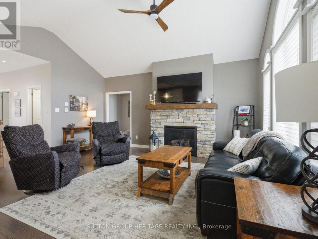 36 HUNTINGWOOD CRESCENT, Kawartha Lakes (Bobcaygeon)