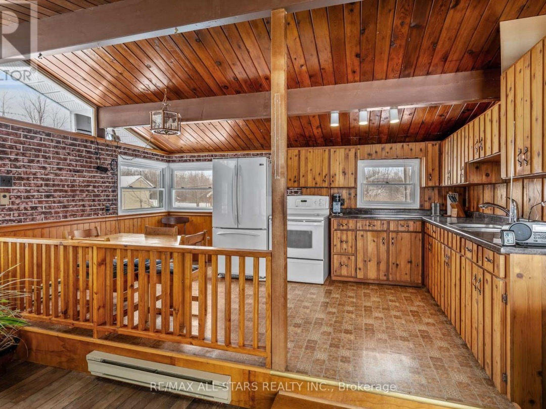 1 BEATRICE DRIVE, Sturgeon Lake