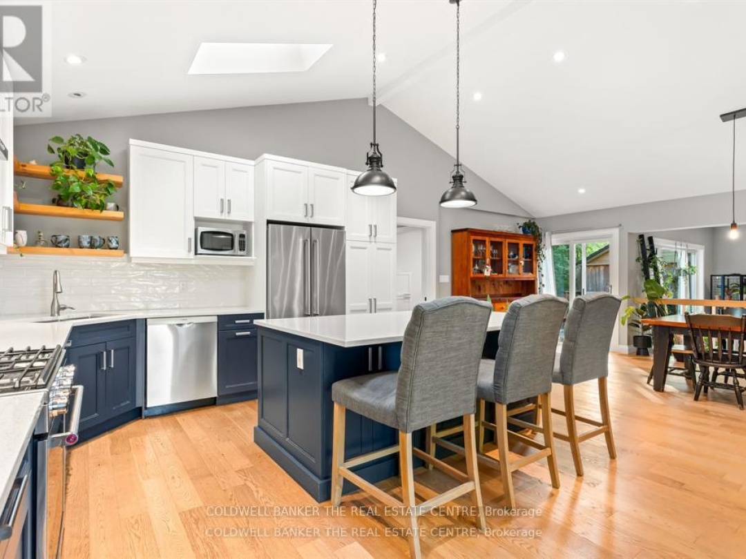 2656 WESTSHORE CRESCENT, 