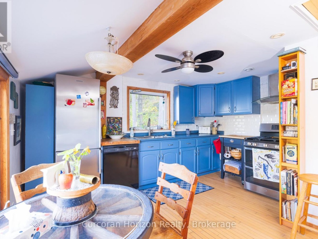 566 HUNGRY BAY ROAD W, Six Mile Lake