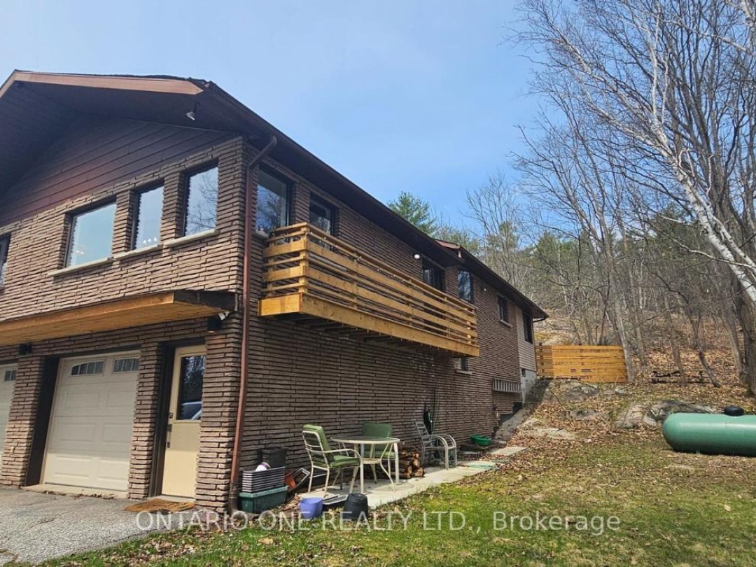 1045 COWBELL LANE, Gravenhurst (Morrison)