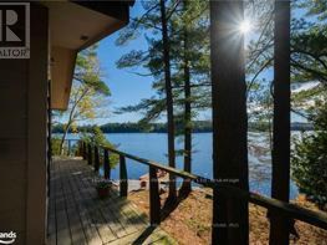 7 & 9 EAST POINT DRIVE, Manitouwabing Lake
