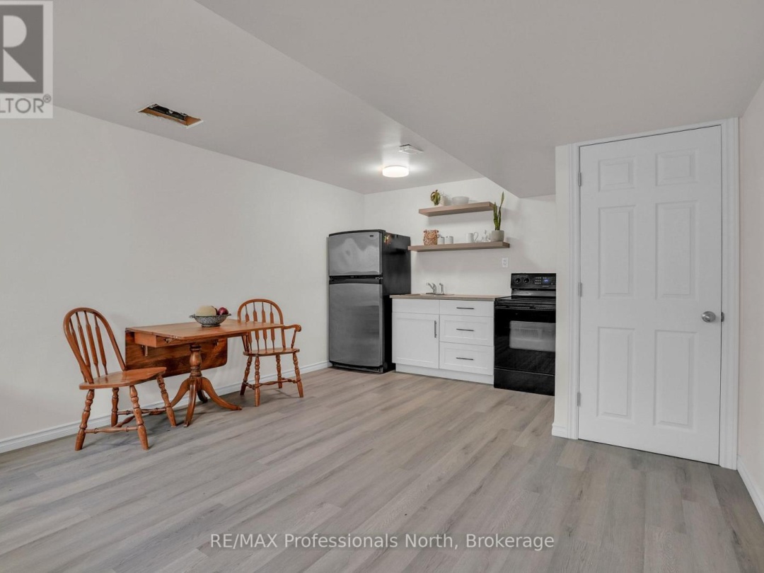 33 WHITEHORN PARK ROAD W, Bracebridge (Macaulay)