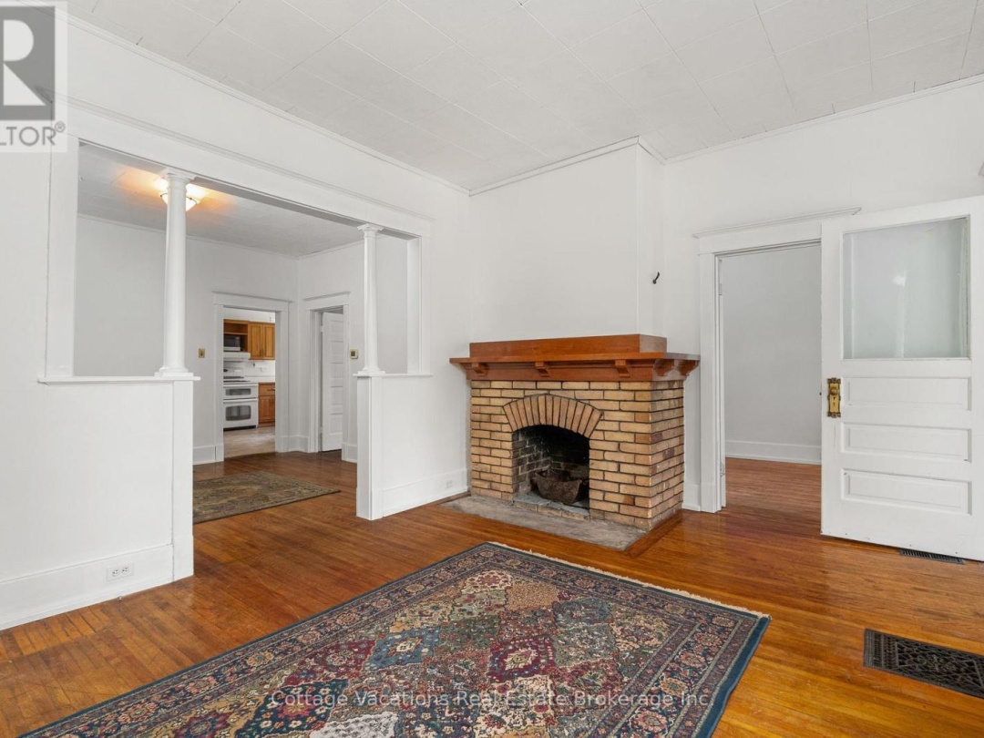 1 DUNCAN STREET E, 