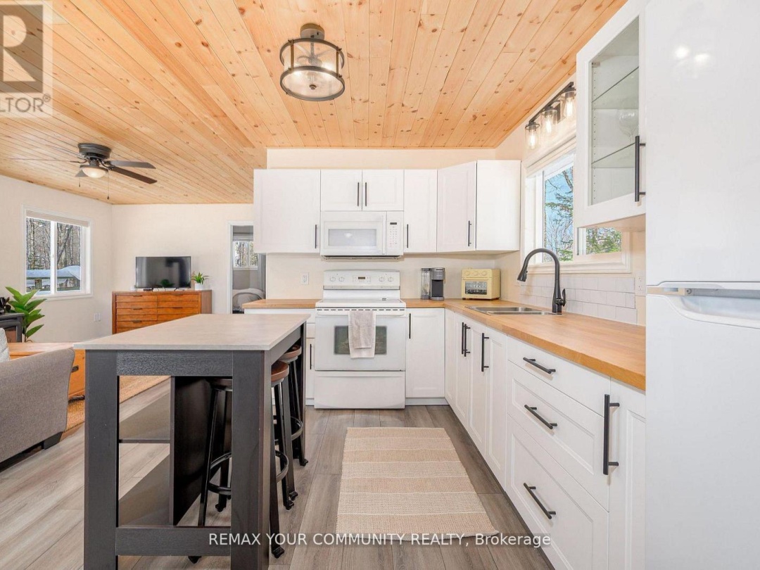 1534 SALERNO LAKE ROAD, Highlands East (Glamorgan)