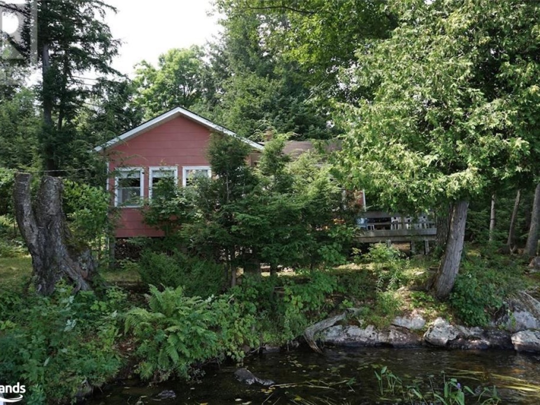 154 Macbeth Island, Wood Lake