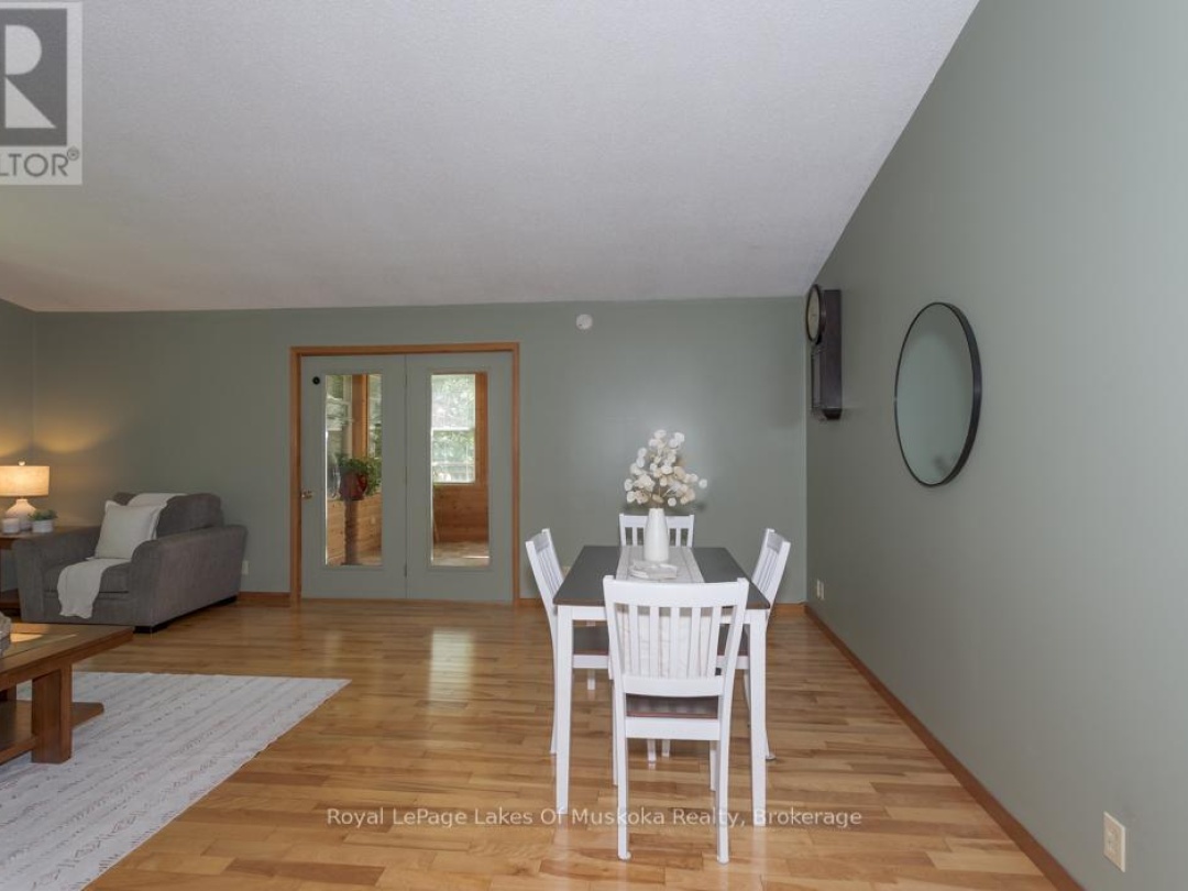 10 MUSKOKA PINES ROAD, 