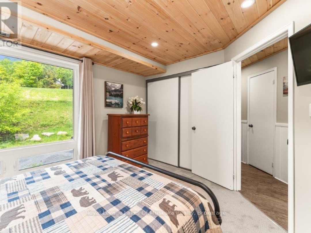 30 TURNER DRIVE, Peninsula Lake