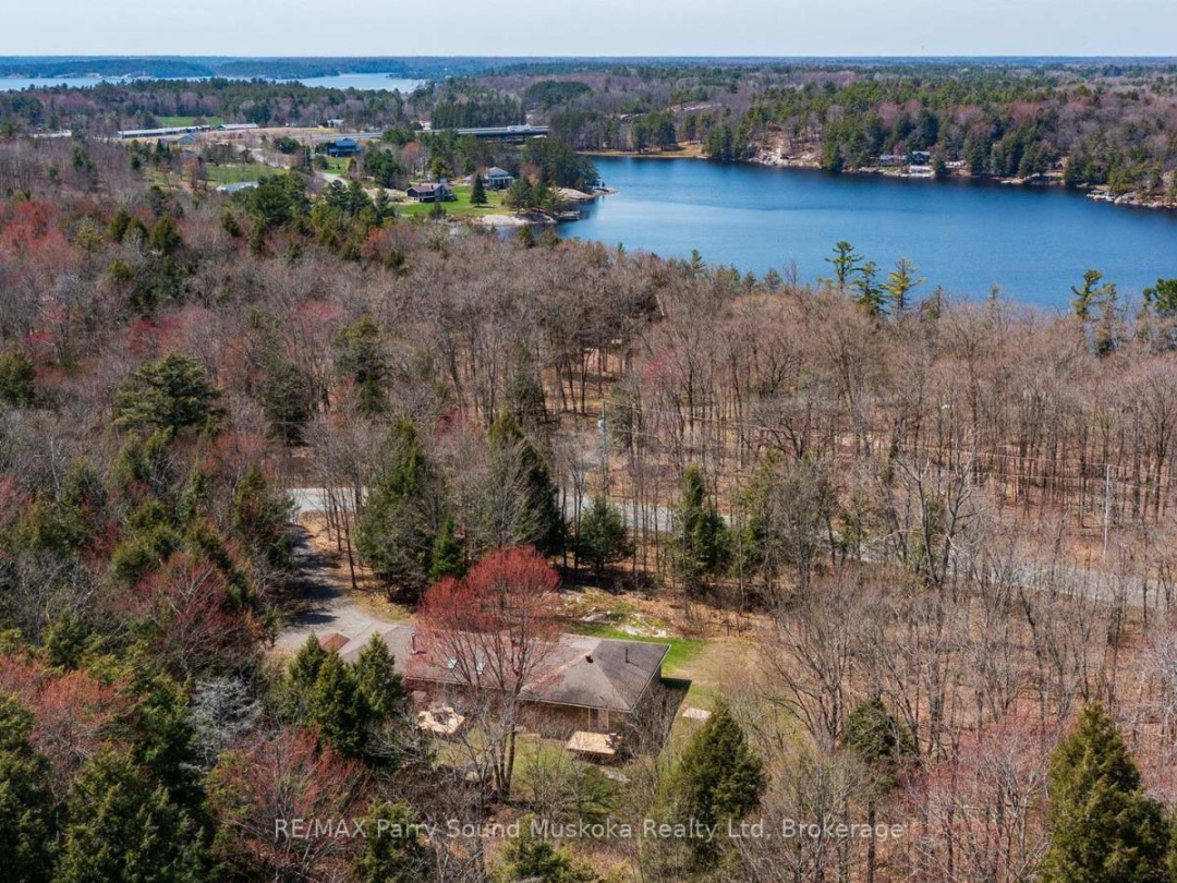 31 LAKE FOREST DRIVE, McDougall