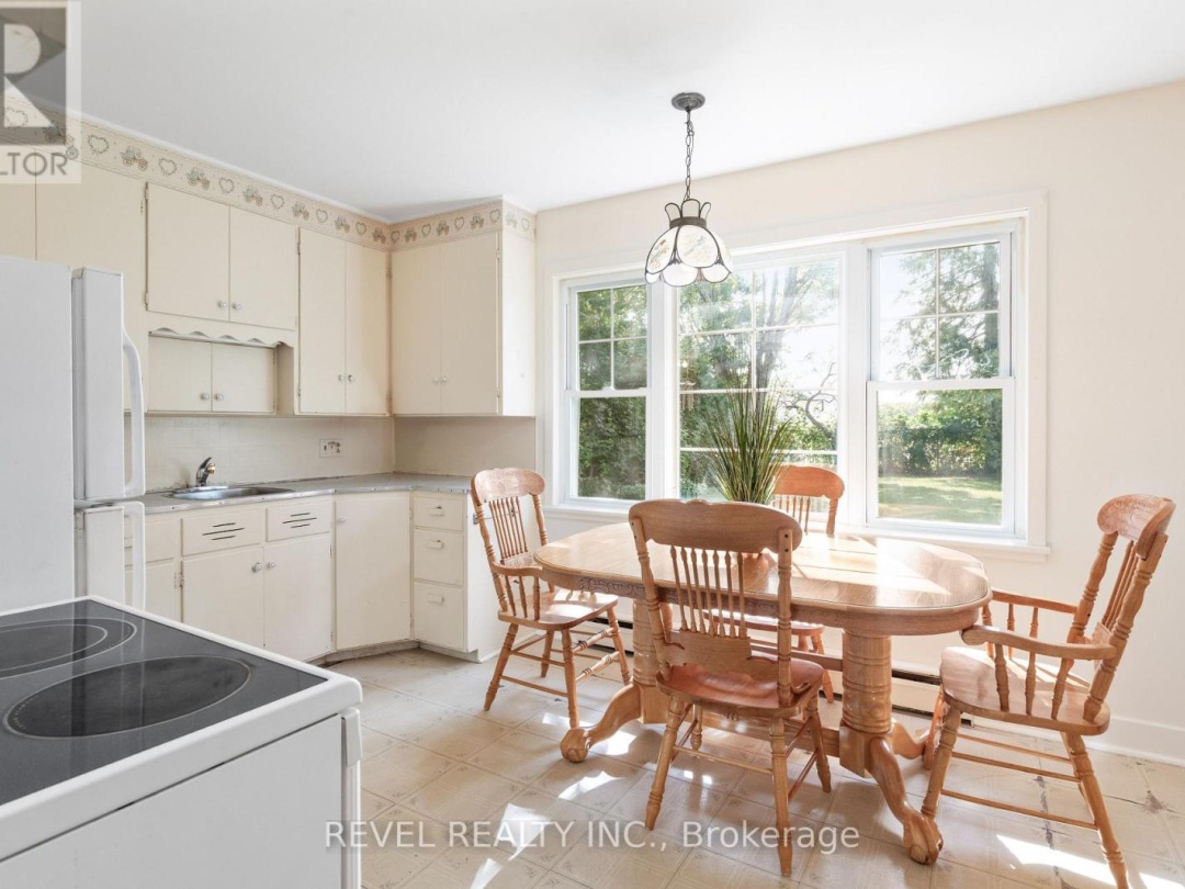 72 KING STREET W, 