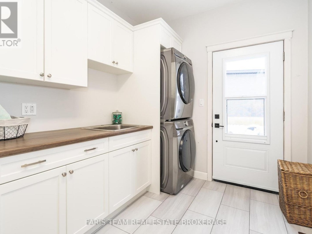 32 LEISURE COURT, 