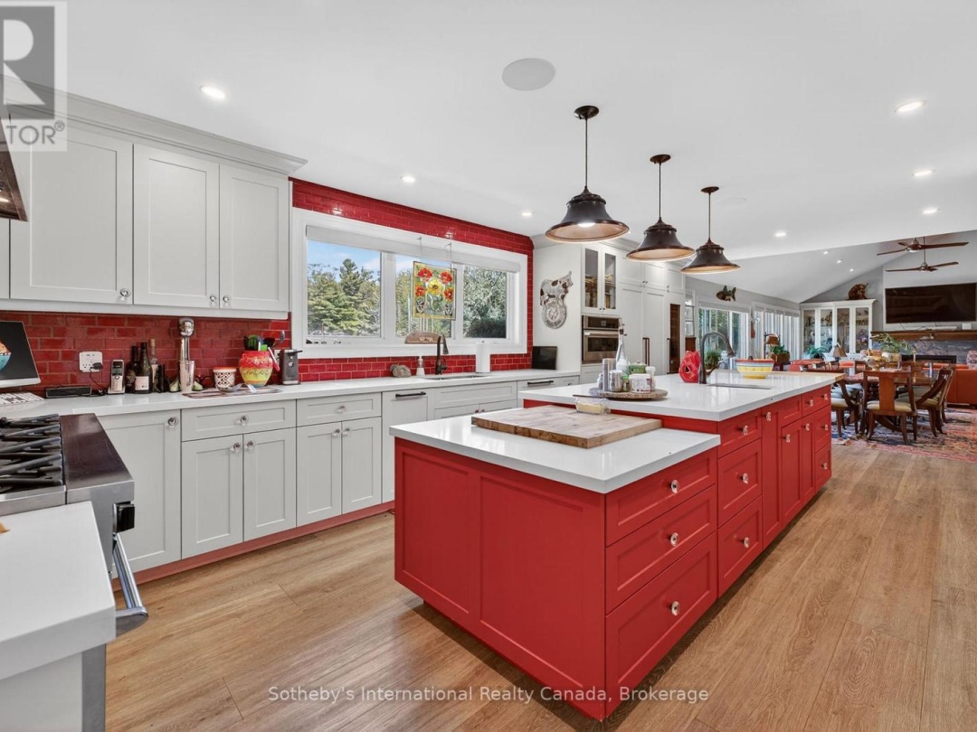 1082 BEAUMONT FARM ROAD, Muskoka River