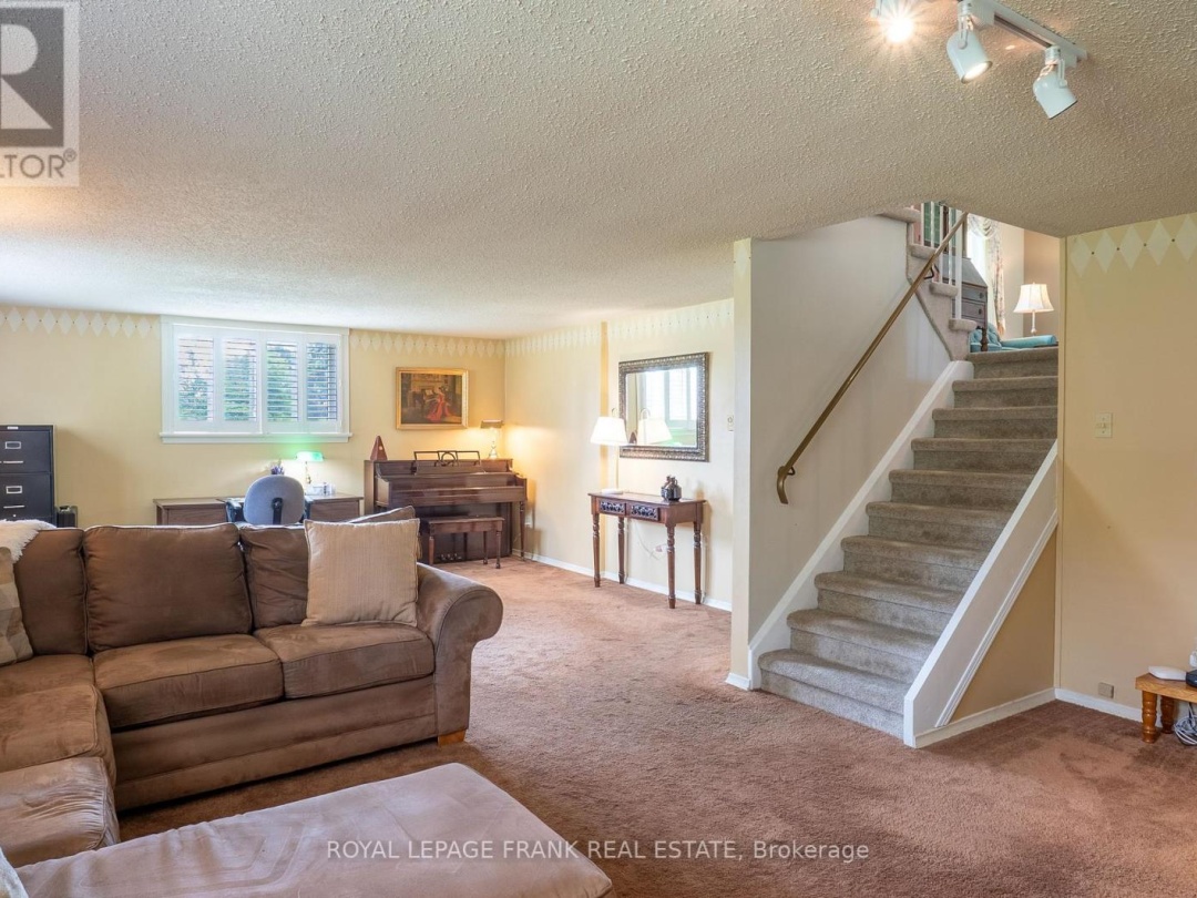 383 OLD SURREY LANE, Pigeon Lake