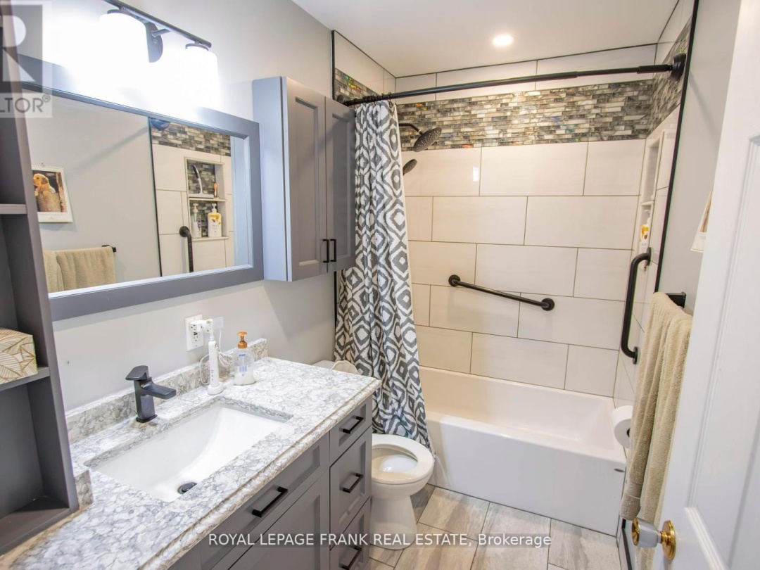 1070 TOWERING OAKS TRAIL, 