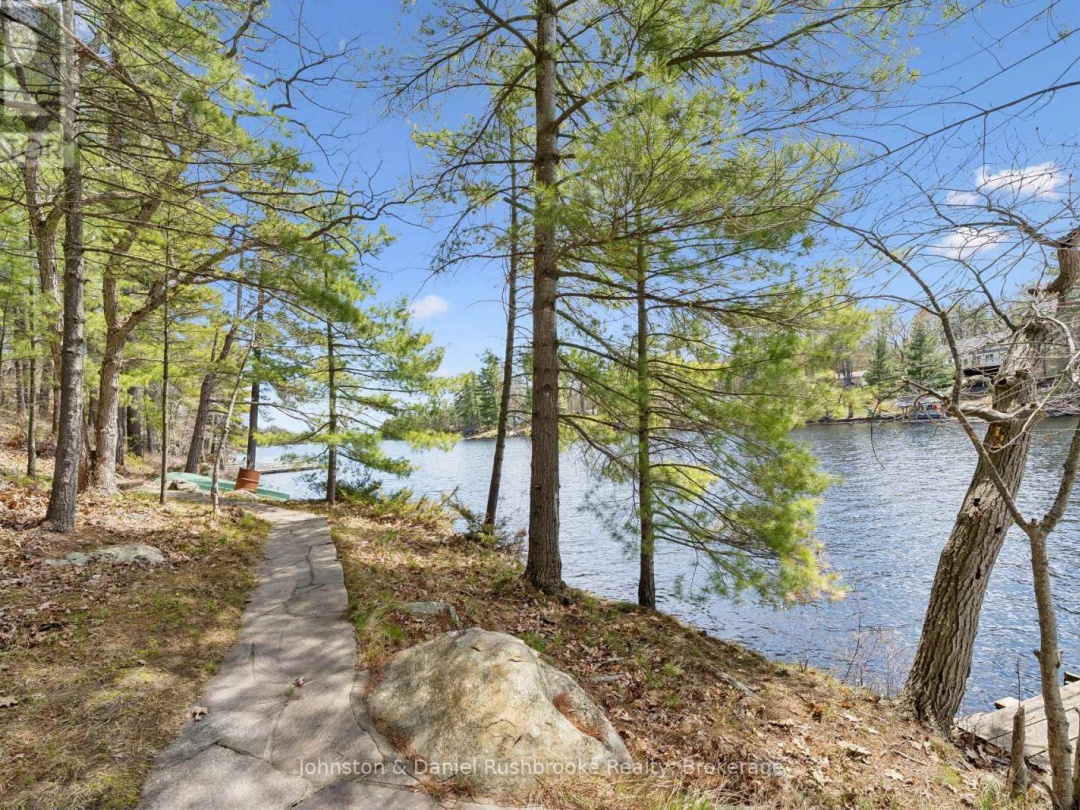 1052 NORTH SUNSET BAY ROAD, Lake Muskoka