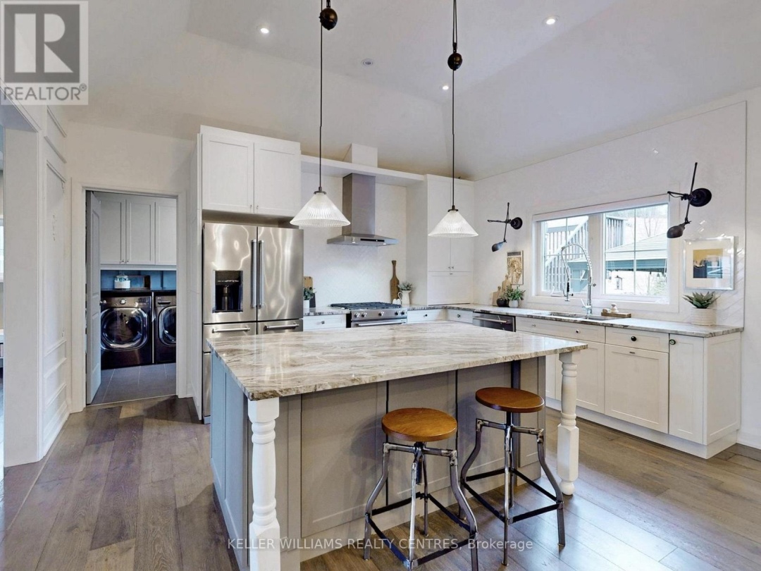 2 THOROUGHBRED DRIVE, 