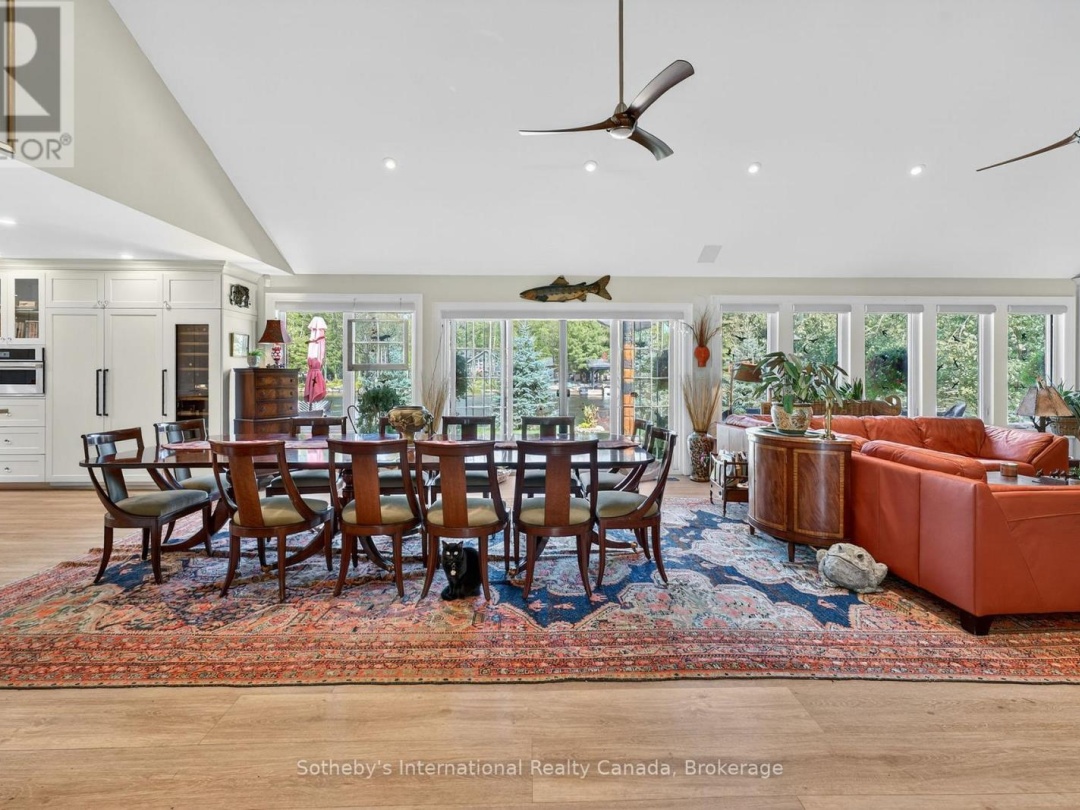 1082 BEAUMONT FARM ROAD, Muskoka River