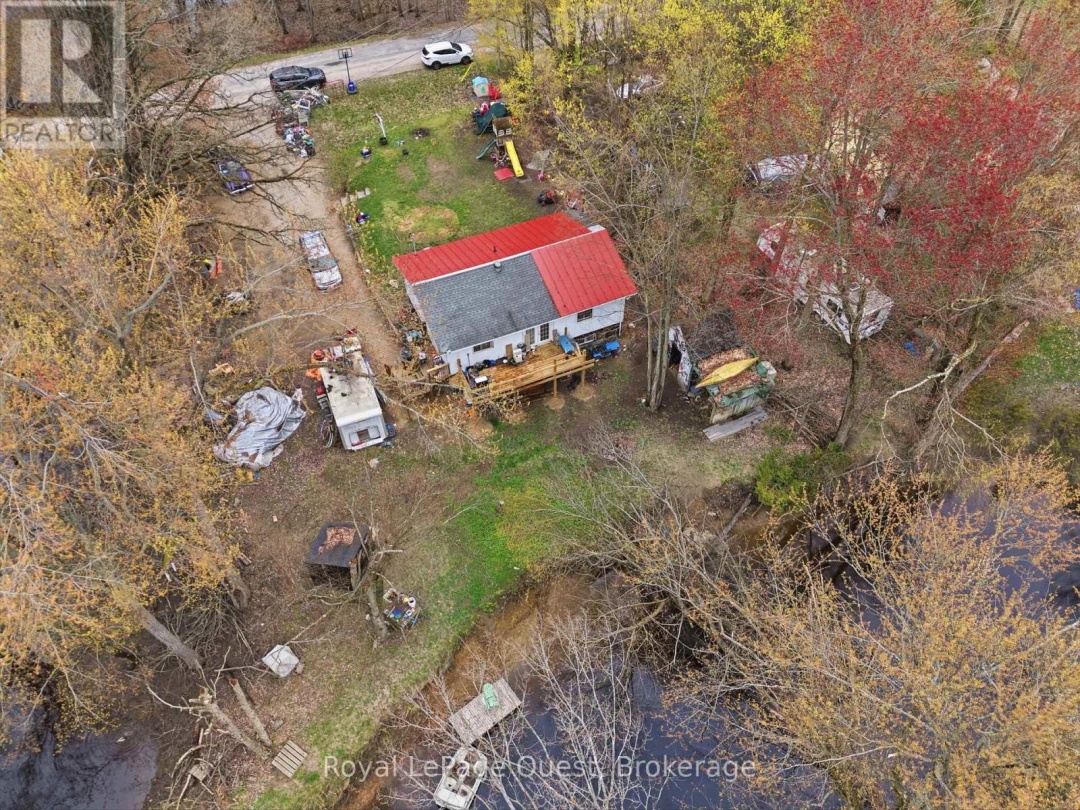 7476 ASH CRESCENT, Black River