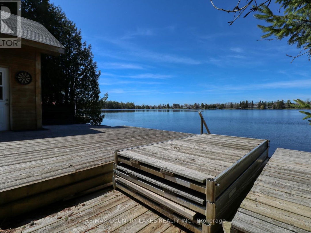 87 PARADISE ROAD, Canal Lake