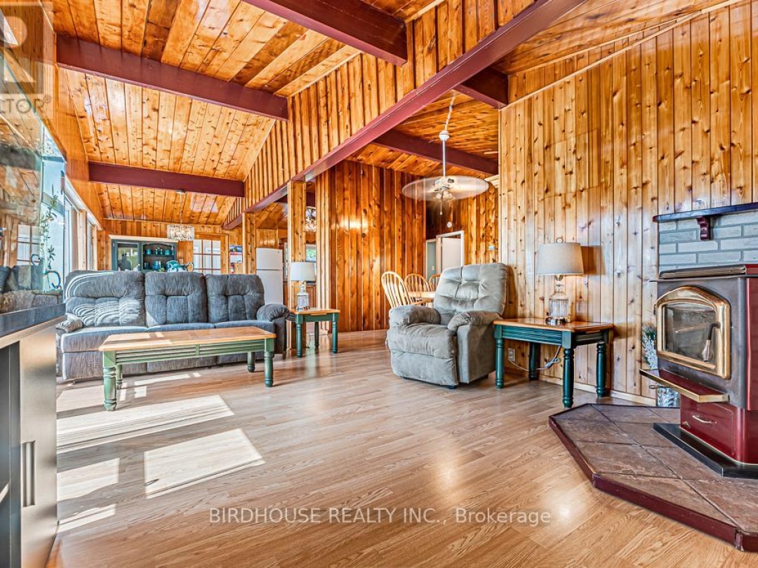132 FENELON DRIVE, Sturgeon Lake