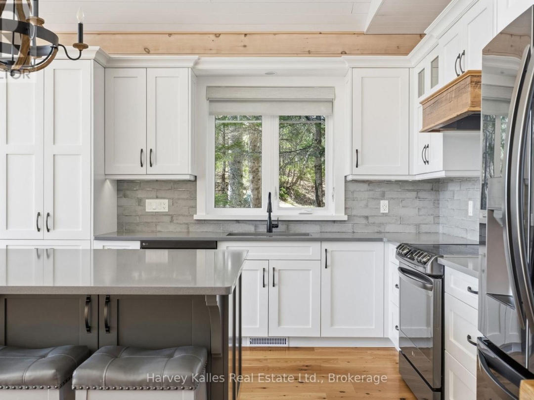 41 SUNSET COVE ROAD, Blackwater Lake