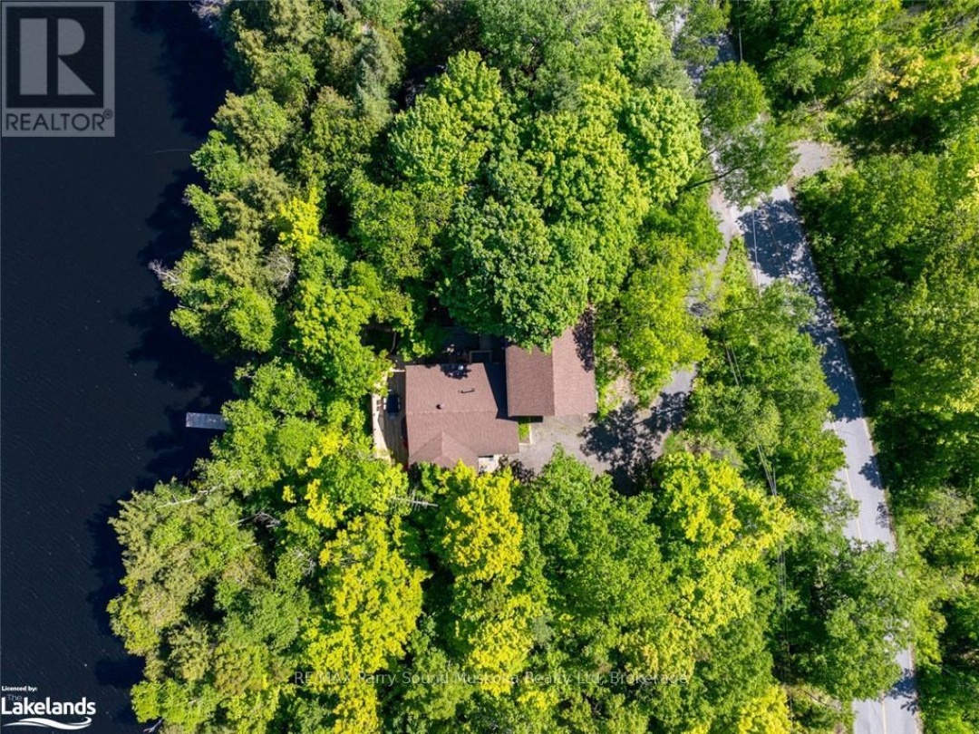 68 PINEWOOD ROAD, Long Lake